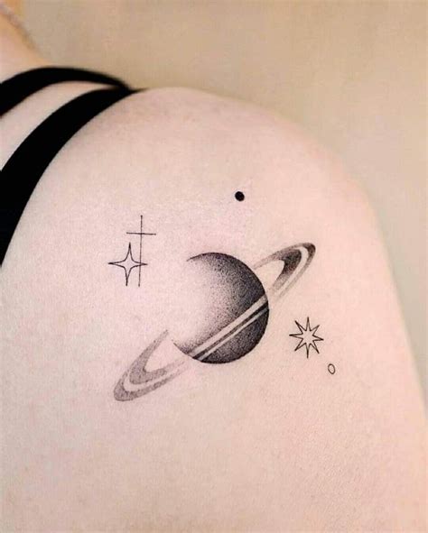 saturno tatto|Saturn Tattoo: 42 Best Examples of This Majestic。